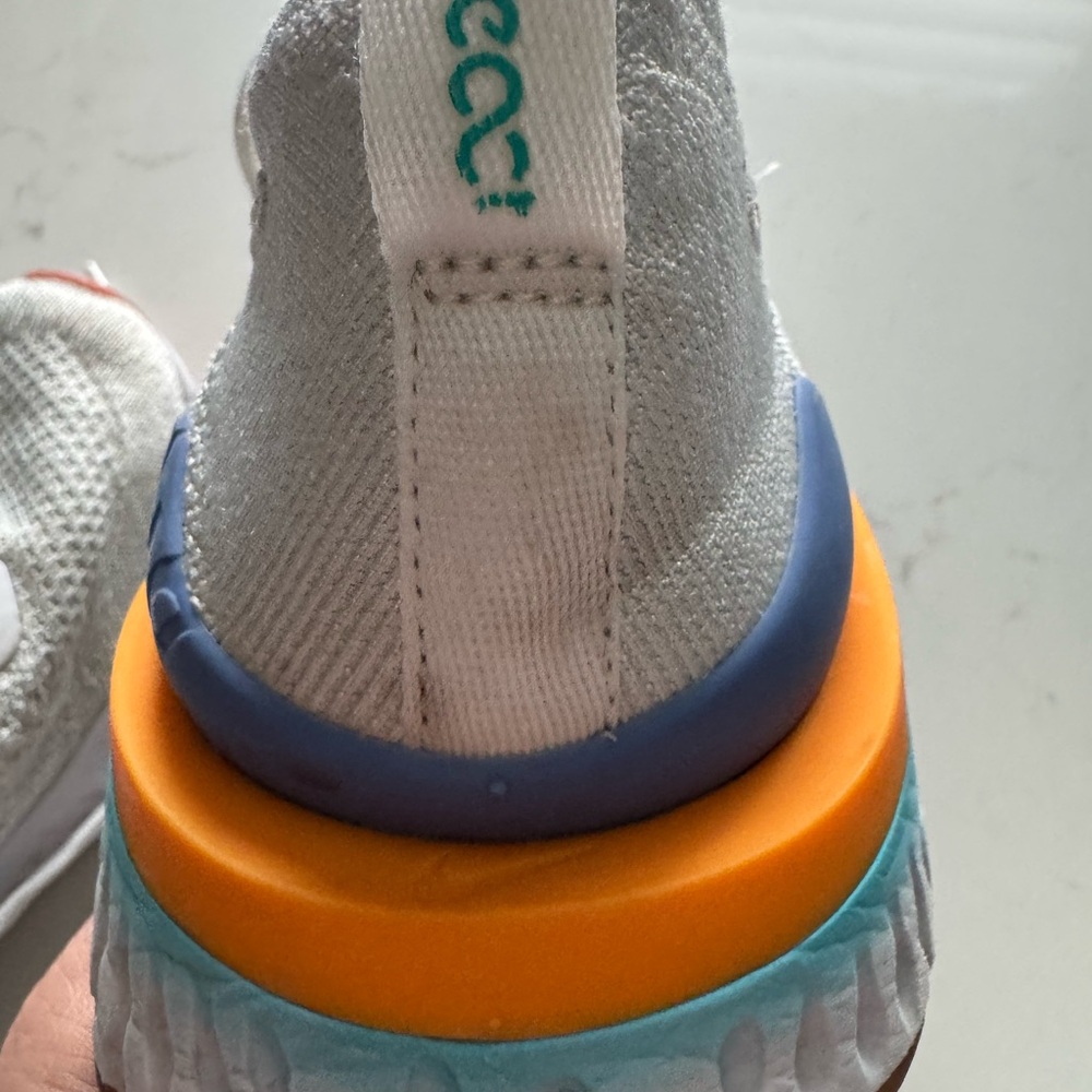 Nike Epic React Flyknit Shoes - Picture 3 of 6